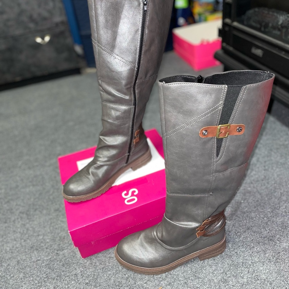 Womens So grey boots size 7.5